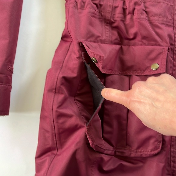 Insulated hooded parka - Picture 9 of 11